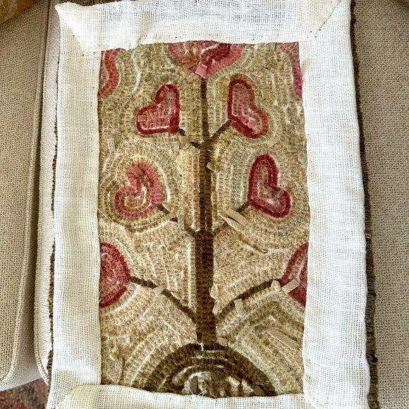 1829 Heart Tree Hook Rug - Picture 2 of 4